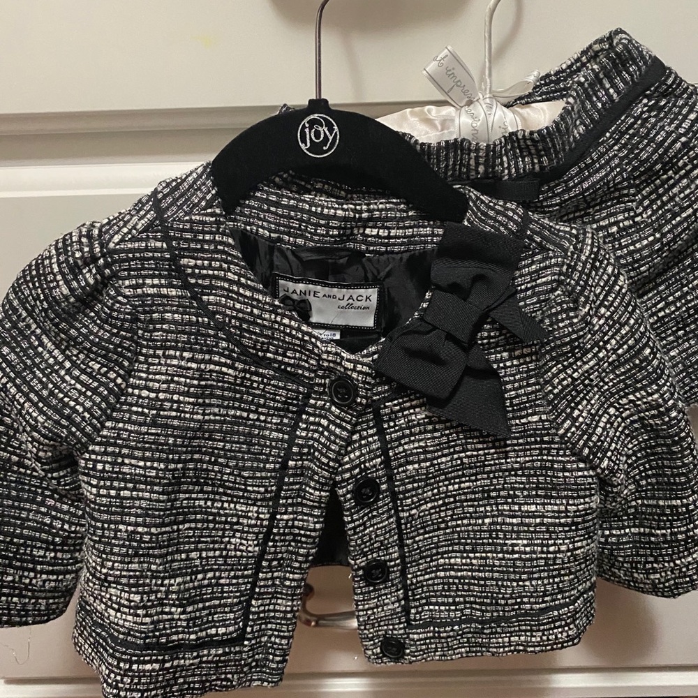 Matching short and blazer set!